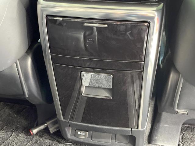 アルファード ２．５Ｓ　Ｃパッケージ　サンルーフ　モデリスタフルエアロ　ＢＩＧ－Ｘナビ　衝突被害軽減システム　両側電動ドア　後席モニター　バックカメラ　１００Ｖ電源　レーダークルーズ　電動リアゲート　レザーシート　全席シートヒーター（65枚目）