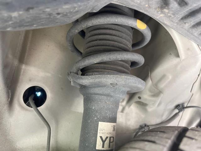 お車を安心してお乗りいただく為には、足回りの定期点検が欠かせません。サービスサポート（有償保証）では無料点検もご提供しており、安心のカーライフをお過ごしいただけるサポート体制が整っています。