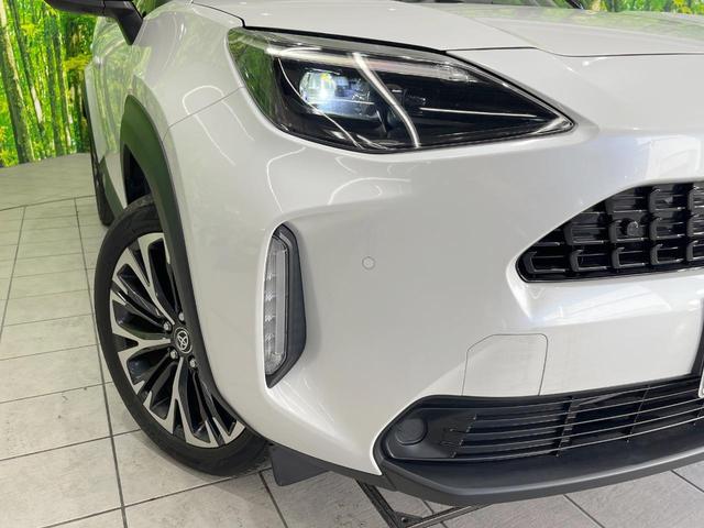 ヤリスクロス ハイブリッドZ 純正ナビ機能付DA 衝突被害軽減システム レーダークルーズ 全周囲カメラ ハーフレザーシート パワーシート コーナーセンサー スマートキー LEDヘッド ETC 純正18インチアルミ オートハイビーム(12枚目)