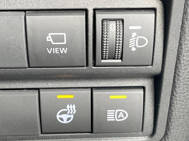 ヤリスクロス ハイブリッドZ 純正ナビ機能付DA 衝突被害軽減システム レーダークルーズ 全周囲カメラ ハーフレザーシート パワーシート コーナーセンサー スマートキー LEDヘッド ETC 純正18インチアルミ オートハイビーム(43枚目)