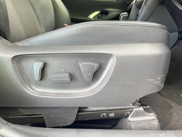 ヤリスクロス ハイブリッドZ 純正ナビ機能付DA 衝突被害軽減システム レーダークルーズ 全周囲カメラ ハーフレザーシート パワーシート コーナーセンサー スマートキー LEDヘッド ETC 純正18インチアルミ オートハイビーム(45枚目)