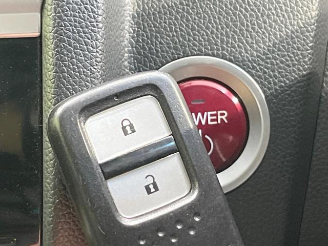 フィットハイブリッド Ｌパッケージ　衝突被害軽減システム　バックカメラ　ハーフレザーシート　スマートキー　ＬＥＤヘッド　ビルトインＥＴＣ　クルコン　オートライト　オートエアコン　ＣＤ　地デジ（7枚目）