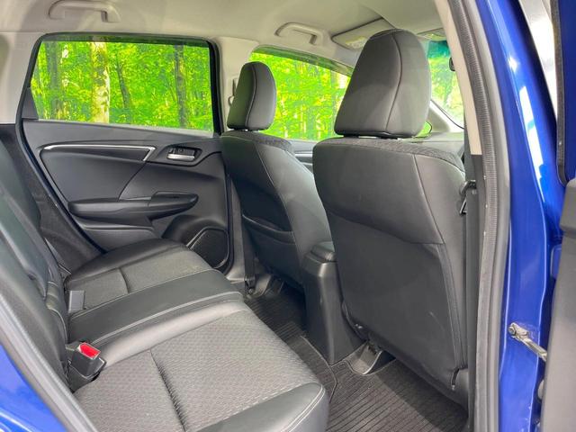 フィットハイブリッド Ｌパッケージ　衝突被害軽減システム　バックカメラ　ハーフレザーシート　スマートキー　ＬＥＤヘッド　ビルトインＥＴＣ　クルコン　オートライト　オートエアコン　ＣＤ　地デジ（9枚目）