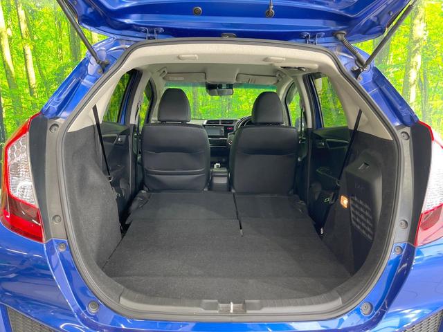 フィットハイブリッド Ｌパッケージ　衝突被害軽減システム　バックカメラ　ハーフレザーシート　スマートキー　ＬＥＤヘッド　ビルトインＥＴＣ　クルコン　オートライト　オートエアコン　ＣＤ　地デジ（10枚目）