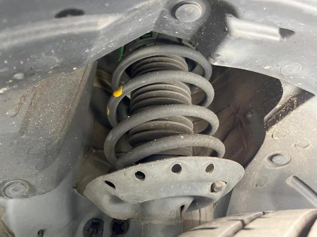 フィットハイブリッド Ｌパッケージ　衝突被害軽減システム　バックカメラ　ハーフレザーシート　スマートキー　ＬＥＤヘッド　ビルトインＥＴＣ　クルコン　オートライト　オートエアコン　ＣＤ　地デジ（20枚目）