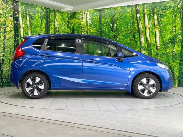 フィットハイブリッド Ｌパッケージ　衝突被害軽減システム　バックカメラ　ハーフレザーシート　スマートキー　ＬＥＤヘッド　ビルトインＥＴＣ　クルコン　オートライト　オートエアコン　ＣＤ　地デジ（24枚目）