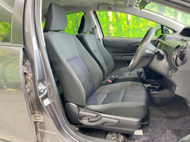 アクア S 純正SDナビ バックカメラ スマートキー ビルトインETC オートライト オートエアコン Bluetooth CD 地デジ パワーウインドウ パワーステアリング トラクションコントロール(8枚目)