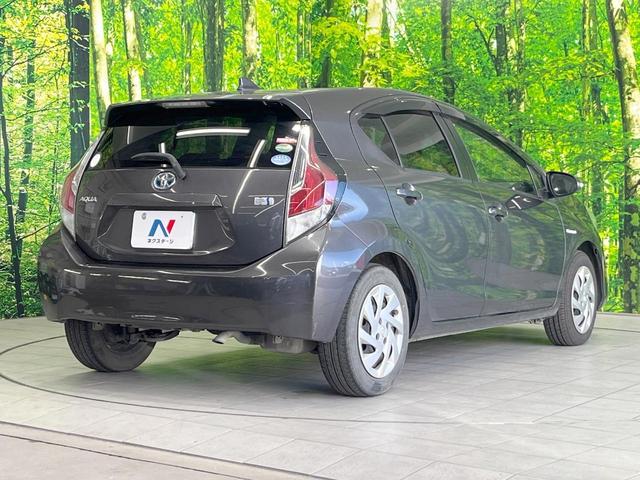 アクア S 純正SDナビ バックカメラ スマートキー ビルトインETC オートライト オートエアコン Bluetooth CD 地デジ パワーウインドウ パワーステアリング トラクションコントロール(17枚目)