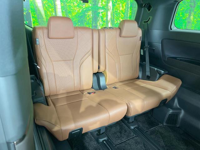 ヴェルファイアハイブリッド Z プレミア サンルーフ 両側電動ドア 後席モニター サイド・バックカメラ 衝突被害軽減システム レーダークルーズ 禁煙車 電動リアゲート レザーシート 前席シートエアコン リアシートエアコン 前後席パワーシート(10枚目)