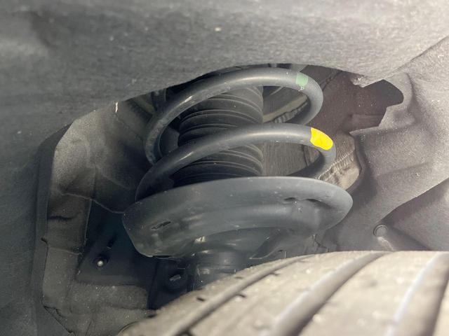 ヴェルファイアハイブリッド Z プレミア サンルーフ 両側電動ドア 後席モニター サイド・バックカメラ 衝突被害軽減システム レーダークルーズ 禁煙車 電動リアゲート レザーシート 前席シートエアコン リアシートエアコン 前後席パワーシート(20枚目)