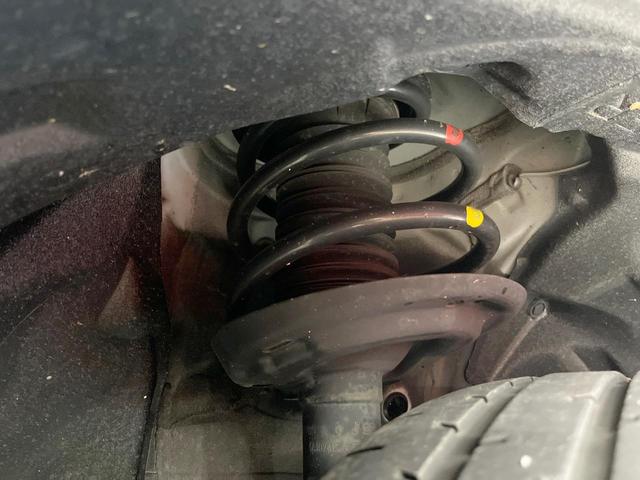 ハリアー Ｚ　レザーパッケージ　バックカメラ　衝突被害軽減システム　禁煙車　電動リアゲート　レザーシート　前席シートエアコン　コーナーセンサー　スマートキー　ＬＥＤヘッド　ＥＴＣ２．０　クルコン　純正１９インチアルミ（17枚目）