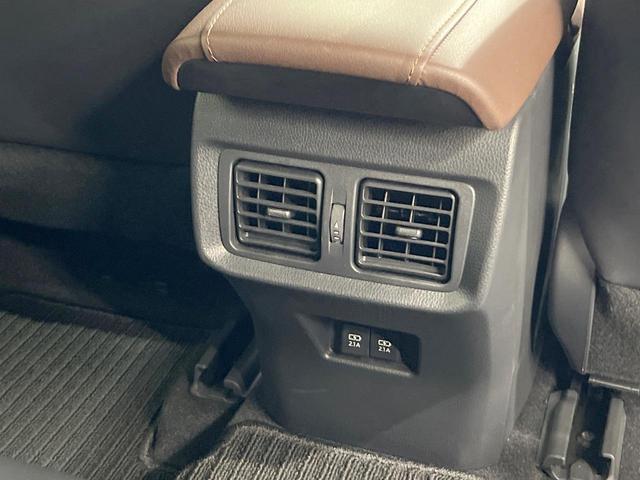 ハリアー Ｚ　レザーパッケージ　バックカメラ　衝突被害軽減システム　禁煙車　電動リアゲート　レザーシート　前席シートエアコン　コーナーセンサー　スマートキー　ＬＥＤヘッド　ＥＴＣ２．０　クルコン　純正１９インチアルミ（58枚目）