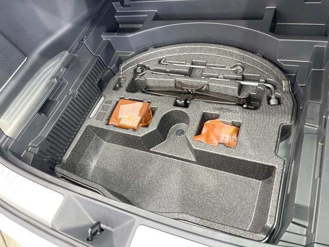 ハリアー Ｚ　レザーパッケージ　バックカメラ　衝突被害軽減システム　禁煙車　電動リアゲート　レザーシート　前席シートエアコン　コーナーセンサー　スマートキー　ＬＥＤヘッド　ＥＴＣ２．０　クルコン　純正１９インチアルミ（64枚目）