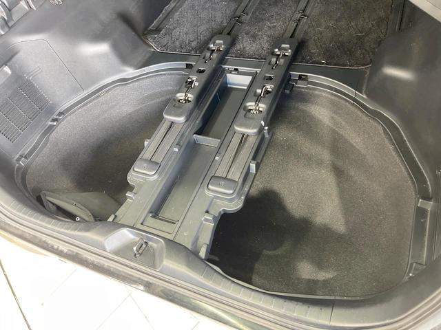 ヴェルファイア ２．５Ｚ　両側電動ドア　ＢＩＧ－Ｘ１１インチナビ　後席モニター　バックカメラ　禁煙車　ドラレコ　コーナーセンサー　スマートキー　ＨＩＤヘッド　ＥＴＣ　純正１８インチアルミ　オートライト　デュアルエアコン（56枚目）