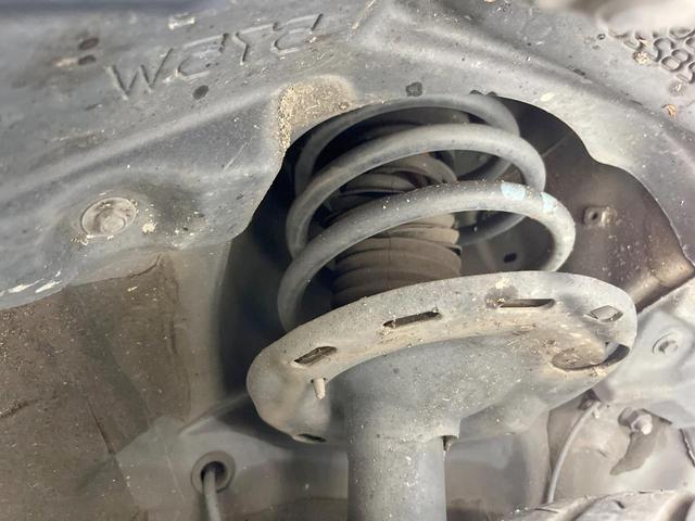 エスクァイア ハイブリッドGi 両側電動ドア 純正SDナビ バックカメラ 禁煙車 ハーフレザーシート ドラレコ コーナーセンサー スマートキー LEDヘッド ビルトインETC クルコン 純正16インチアルミ オートライト(20枚目)