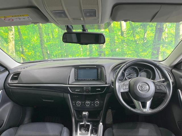 アテンザセダン ２０Ｓ　純正ＳＤナビ　バックカメラ　禁煙車　スマートキー　ＨＩＤヘッド　クルコン　純正１９インチアルミ　オートライト　デュアルエアコン　Ｂｌｕｅｔｏｏｔｈ　ＣＤ　ＤＶＤ再生　フルセグ　パドルシフト（2枚目）