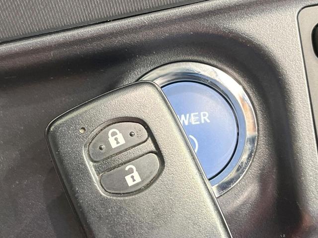 アクア Ｇ　純正ＳＤナビ　バックカメラ　衝突被害軽減システム　禁煙車　スマートキー　ＥＴＣ　クルコン　オートハイビーム　オートエアコン　Ｂｌｕｅｔｏｏｔｈ　ＣＤ　ＤＶＤ再生　フルセグ（7枚目）