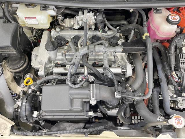 アクア クロスオーバー　グラム　純正ＳＤナビ　バックカメラ　衝突被害軽減システム　禁煙車　ハーフレザーシート　ドラレコ　コーナーセンサー　スマートキー　ビルトインＥＴＣ　純正１６インチアルミ　オートライト　オートエアコン（18枚目）