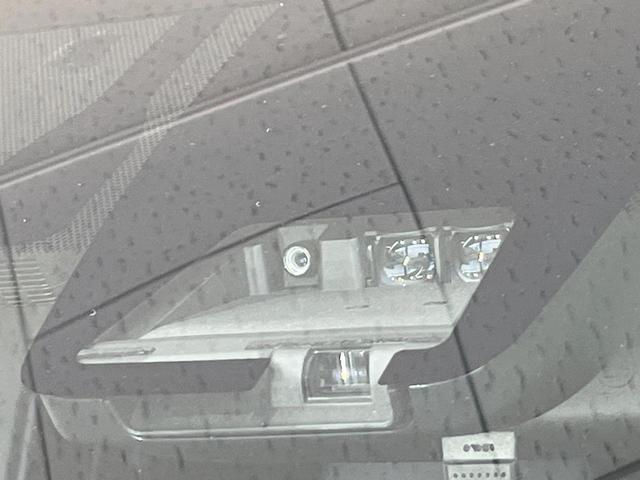 ノア ハイブリッドＳｉ　ダブルバイビーＩＩＩ　両側電動ドア　純正ＳＤナビ　後席モニター　バックカメラ　衝突被害軽減システム　禁煙車　ハーフレザーシート　ドラレコ　コーナーセンサー　スマートキー　ＬＥＤヘッド　ビルトインＥＴＣ　クルコン（3枚目）