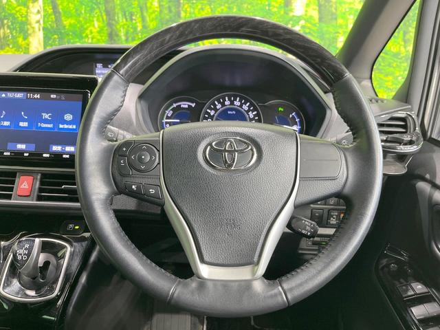 ノア ハイブリッドＳｉ　ダブルバイビーＩＩＩ　両側電動ドア　純正ＳＤナビ　後席モニター　バックカメラ　衝突被害軽減システム　禁煙車　ハーフレザーシート　ドラレコ　コーナーセンサー　スマートキー　ＬＥＤヘッド　ビルトインＥＴＣ　クルコン（8枚目）