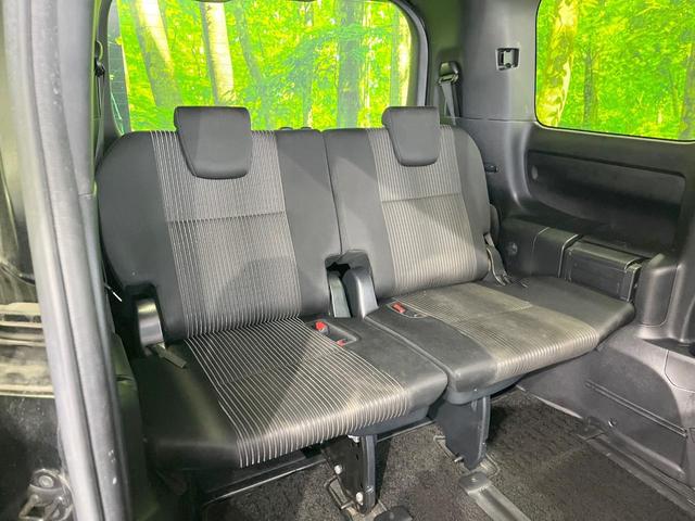 ヴォクシー ＺＳ　煌　両側電動ドア　純正ＳＤナビ　後席モニター　バックカメラ　衝突被害軽減システム　スマートキー　ＬＥＤヘッド　ビルトインＥＴＣ　クルコン　純正１６インチアルミ　オートハイビーム　車線逸脱警報（11枚目）