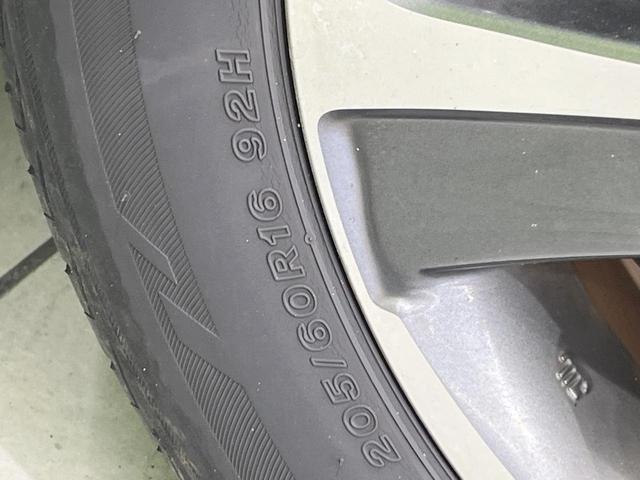 ヴォクシー ＺＳ　煌　両側電動ドア　純正ＳＤナビ　後席モニター　バックカメラ　衝突被害軽減システム　スマートキー　ＬＥＤヘッド　ビルトインＥＴＣ　クルコン　純正１６インチアルミ　オートハイビーム　車線逸脱警報（30枚目）