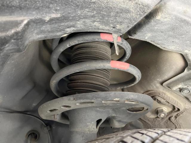 ハリアー プレミアム　スタイルノアール　サンルーフ　ＳＤナビ　バックカメラ　衝突被害軽減システム　レーダークルーズ　禁煙車　電動リアゲート　パワーシート　コーナーセンサー　スマートキー　ＬＥＤヘッド　ビルトインＥＴＣ　純正１８インチアルミ（21枚目）