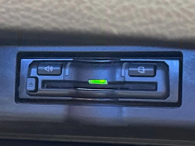 ハリアー プレミアム　スタイルノアール　サンルーフ　ＳＤナビ　バックカメラ　衝突被害軽減システム　レーダークルーズ　禁煙車　電動リアゲート　パワーシート　コーナーセンサー　スマートキー　ＬＥＤヘッド　ビルトインＥＴＣ　純正１８インチアルミ（46枚目）