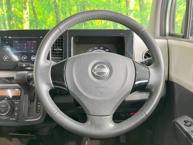 �C���e���A�ɍ��킹���f�U�C���̃X�e�A�����O�́A�^�]�������̂��Ƃ��l���A�^�]���₷���`��A�傫���ł��B�����x�A���ۂɐG���Ă��m���߂��������B