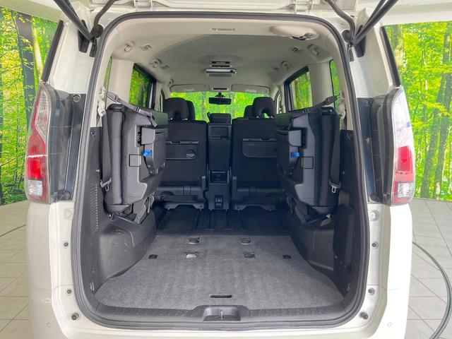 セレナ Ｘ　電動スライドドア　ＨＤＤナビ　後席モニター　全周囲カメラ　衝突被害軽減システム　レーダークルーズ　禁煙車　コーナーセンサー　スマートキー　ビルトインＥＴＣ　純正１５インチアルミ　オートライト（11枚目）