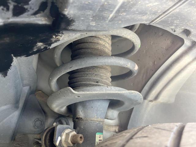 セレナ Ｘ　電動スライドドア　ＨＤＤナビ　後席モニター　全周囲カメラ　衝突被害軽減システム　レーダークルーズ　禁煙車　コーナーセンサー　スマートキー　ビルトインＥＴＣ　純正１５インチアルミ　オートライト（21枚目）