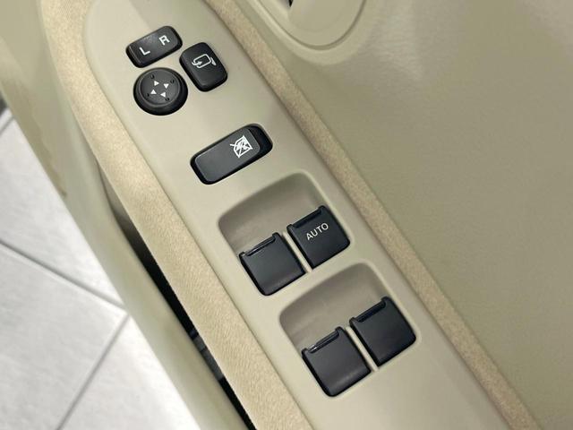 アルトラパン Ｘ　純正ＳＤナビ　全周囲カメラ　衝突被害軽減システム　禁煙車　シートヒーター　コーナーセンサー　スマートキー　ＨＩＤヘッド　純正１４インチアルミ　車線逸脱警報　オートライト　オートエアコン（43枚目）