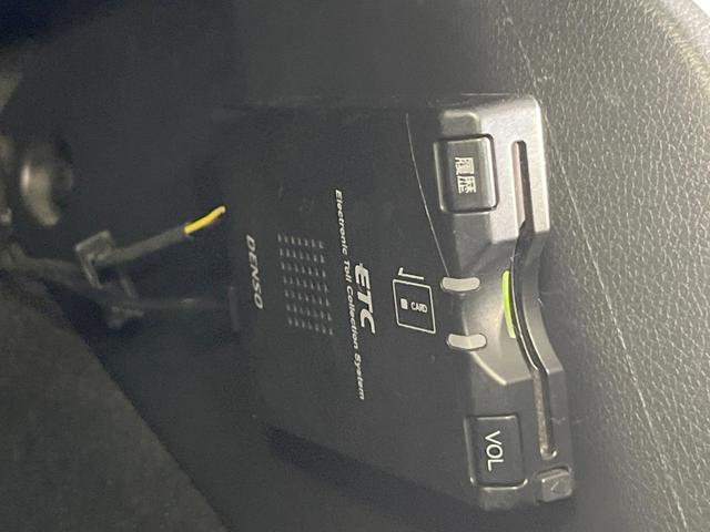 フィット １３Ｇ・Ｌパッケージ　純正ＳＤナビ　バックカメラ　衝突被害軽減システム　禁煙車　スマートキー　ＬＥＤヘッド　ＥＴＣ　オートライト　オートエアコン　Ｂｌｕｅｔｏｏｔｈ　ＣＤ　ＤＶＤ再生　フルセグ（6枚目）