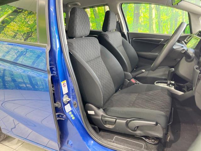 フィット １３Ｇ・Ｌパッケージ　純正ＳＤナビ　バックカメラ　衝突被害軽減システム　禁煙車　スマートキー　ＬＥＤヘッド　ＥＴＣ　オートライト　オートエアコン　Ｂｌｕｅｔｏｏｔｈ　ＣＤ　ＤＶＤ再生　フルセグ（8枚目）