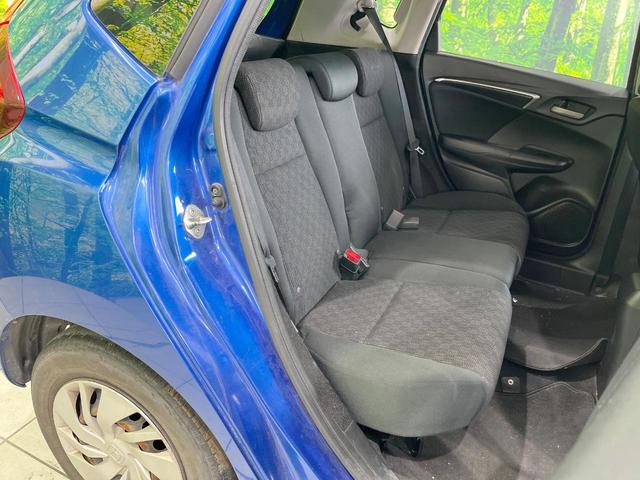 フィット １３Ｇ・Ｌパッケージ　純正ＳＤナビ　バックカメラ　衝突被害軽減システム　禁煙車　スマートキー　ＬＥＤヘッド　ＥＴＣ　オートライト　オートエアコン　Ｂｌｕｅｔｏｏｔｈ　ＣＤ　ＤＶＤ再生　フルセグ（9枚目）