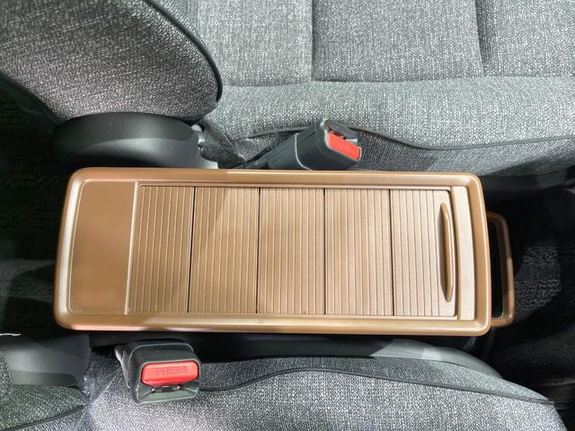 シエンタ ハイブリッドＺ　両側電動ドア　全周囲カメラ　衝突被害軽減システム　レーダークルーズ　禁煙車　コーナーセンサー　ＬＥＤヘッド　ビルトインＥＴＣ　オートハイビーム　車線逸脱警報　オートライト　デュアルエアコン（46枚目）