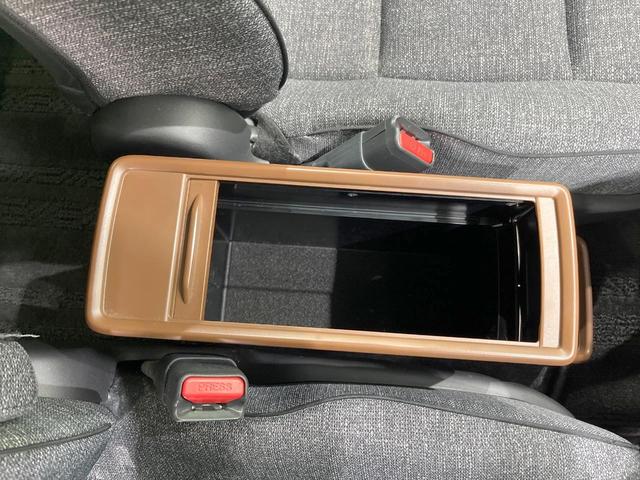 シエンタ ハイブリッドＺ　両側電動ドア　全周囲カメラ　衝突被害軽減システム　レーダークルーズ　禁煙車　コーナーセンサー　ＬＥＤヘッド　ビルトインＥＴＣ　オートハイビーム　車線逸脱警報　オートライト　デュアルエアコン（47枚目）