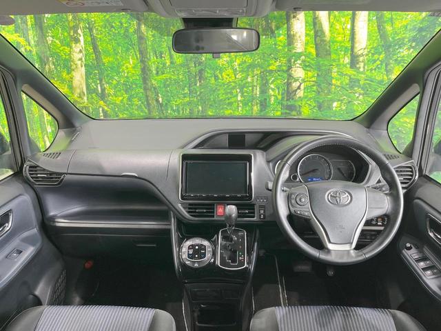 ヴォクシー ＺＳ　煌ＩＩ　両側電動ドア　後席モニター　バックカメラ　スマートキー　ＬＥＤヘッド　ビルトインＥＴＣ　純正１５インチアルミ　車線逸脱警報　オートライト　オートエアコン　Ｂｌｕｅｔｏｏｔｈ　ＣＤ　ＤＶＤ再生（2枚目）