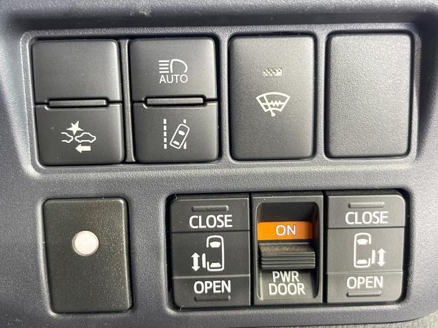 ヴォクシー ＺＳ　煌ＩＩ　両側電動ドア　後席モニター　バックカメラ　スマートキー　ＬＥＤヘッド　ビルトインＥＴＣ　純正１５インチアルミ　車線逸脱警報　オートライト　オートエアコン　Ｂｌｕｅｔｏｏｔｈ　ＣＤ　ＤＶＤ再生（4枚目）