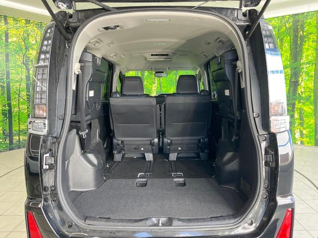 ヴォクシー ＺＳ　煌ＩＩ　両側電動ドア　後席モニター　バックカメラ　スマートキー　ＬＥＤヘッド　ビルトインＥＴＣ　純正１５インチアルミ　車線逸脱警報　オートライト　オートエアコン　Ｂｌｕｅｔｏｏｔｈ　ＣＤ　ＤＶＤ再生（10枚目）