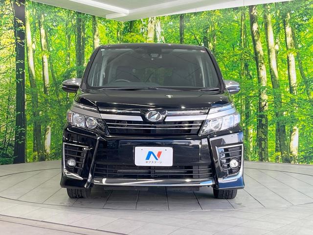 ヴォクシー ＺＳ　煌ＩＩ　両側電動ドア　後席モニター　バックカメラ　スマートキー　ＬＥＤヘッド　ビルトインＥＴＣ　純正１５インチアルミ　車線逸脱警報　オートライト　オートエアコン　Ｂｌｕｅｔｏｏｔｈ　ＣＤ　ＤＶＤ再生（14枚目）