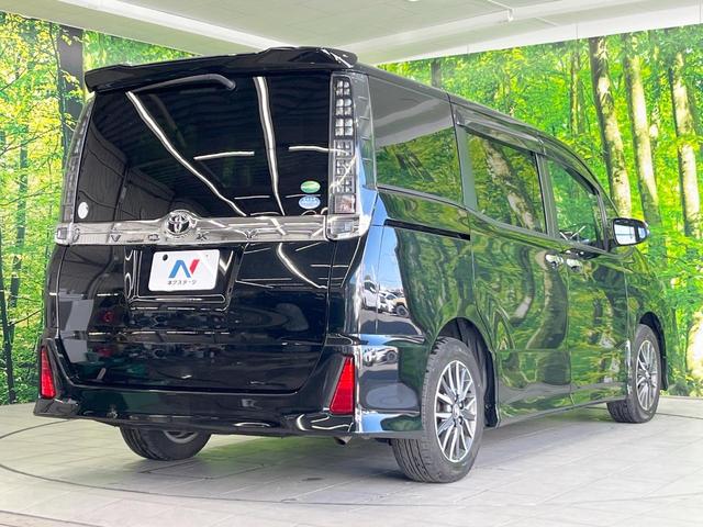 ヴォクシー ＺＳ　煌ＩＩ　両側電動ドア　後席モニター　バックカメラ　スマートキー　ＬＥＤヘッド　ビルトインＥＴＣ　純正１５インチアルミ　車線逸脱警報　オートライト　オートエアコン　Ｂｌｕｅｔｏｏｔｈ　ＣＤ　ＤＶＤ再生（17枚目）