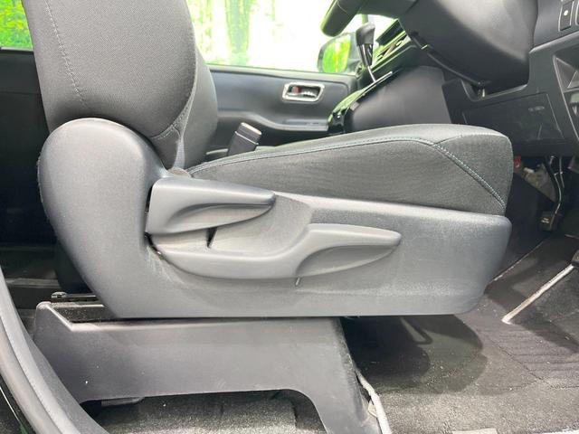 ヴォクシー ＺＳ　煌ＩＩ　両側電動ドア　後席モニター　バックカメラ　スマートキー　ＬＥＤヘッド　ビルトインＥＴＣ　純正１５インチアルミ　車線逸脱警報　オートライト　オートエアコン　Ｂｌｕｅｔｏｏｔｈ　ＣＤ　ＤＶＤ再生（33枚目）