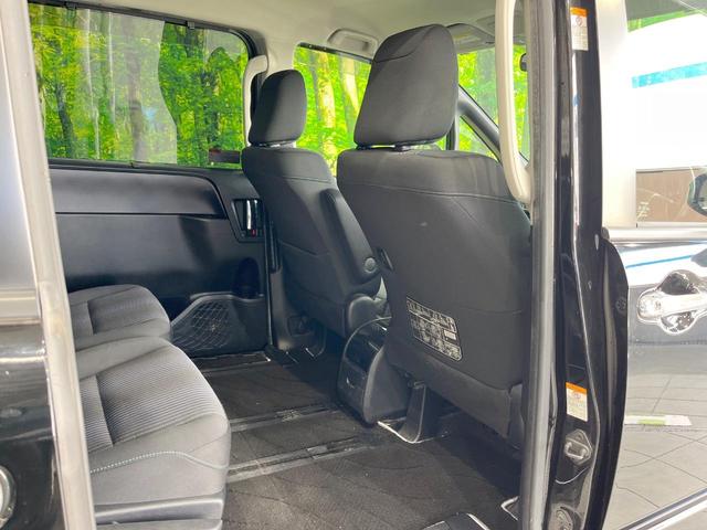 ヴォクシー ＺＳ　煌ＩＩ　両側電動ドア　後席モニター　バックカメラ　スマートキー　ＬＥＤヘッド　ビルトインＥＴＣ　純正１５インチアルミ　車線逸脱警報　オートライト　オートエアコン　Ｂｌｕｅｔｏｏｔｈ　ＣＤ　ＤＶＤ再生（35枚目）