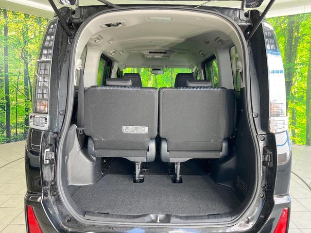 ヴォクシー ＺＳ　煌ＩＩ　両側電動ドア　後席モニター　バックカメラ　スマートキー　ＬＥＤヘッド　ビルトインＥＴＣ　純正１５インチアルミ　車線逸脱警報　オートライト　オートエアコン　Ｂｌｕｅｔｏｏｔｈ　ＣＤ　ＤＶＤ再生（37枚目）