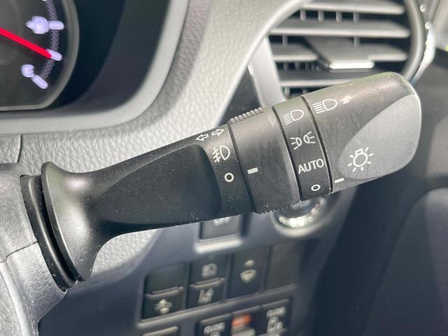 ヴォクシー ＺＳ　煌ＩＩ　両側電動ドア　後席モニター　バックカメラ　スマートキー　ＬＥＤヘッド　ビルトインＥＴＣ　純正１５インチアルミ　車線逸脱警報　オートライト　オートエアコン　Ｂｌｕｅｔｏｏｔｈ　ＣＤ　ＤＶＤ再生（51枚目）