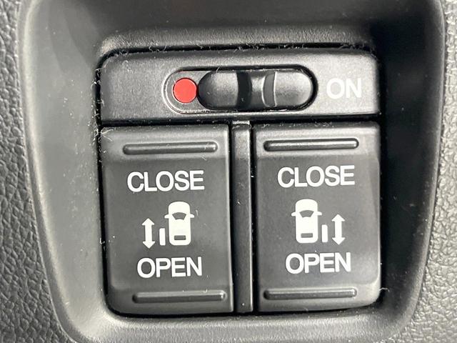 Ｎ－ＢＯＸカスタム Ｇ・ターボＬパッケージ　両側電動ドア　純正ＳＤナビ　後席モニター　バックカメラ　衝突被害軽減システム　禁煙車　ハーフレザーシート　コーナーセンサー　スマートキー　ＨＩＤヘッド　ビルトインＥＴＣ　クルコン（6枚目）