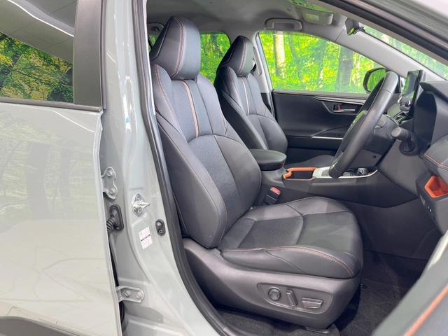 ＲＡＶ４ アドベンチャー　４ＷＤ　ＴＲＤ　純正ナビ機能付きＤＡ　衝突被害軽減システム　レーダークルーズ　バックカメラ　レザー調シート　パワーシート　コーナーセンサー　スマートキー　ＬＥＤヘッド　純正１９インチアルミ（8枚目）