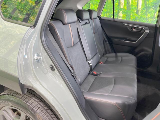 ＲＡＶ４ アドベンチャー　４ＷＤ　ＴＲＤ　純正ナビ機能付きＤＡ　衝突被害軽減システム　レーダークルーズ　バックカメラ　レザー調シート　パワーシート　コーナーセンサー　スマートキー　ＬＥＤヘッド　純正１９インチアルミ（9枚目）