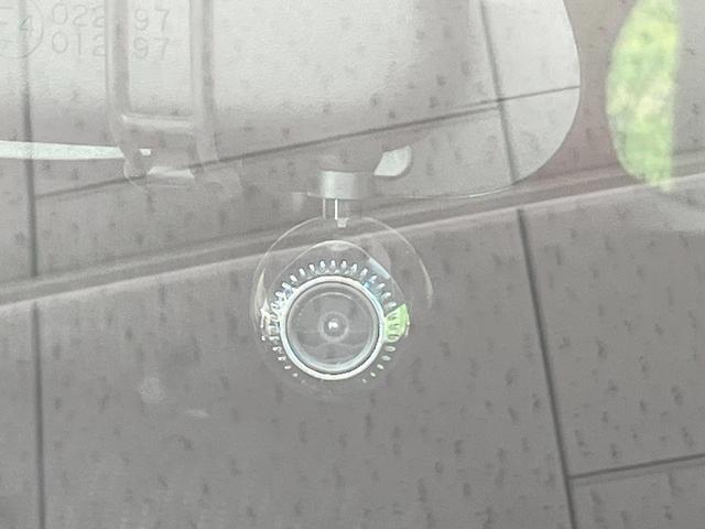 フィット １３Ｇ・Ｆパッケージ　純正ナビ　バックカメラ　ドラレコ　スマートキー　ＥＴＣ　オートエアコン　アイドリングストップ　Ｂｌｕｅｔｏｏｔｈ　ＣＤ　ＤＶＤ再生　地デジ　トラクションコントロール（6枚目）